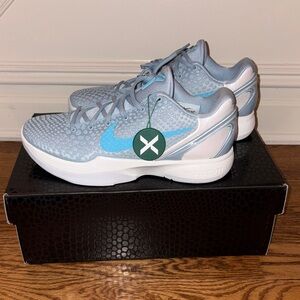 Kobe VI Protro X Caitlyn Clark
Size: 7.5 men; 9 women
Brand new with tag and box